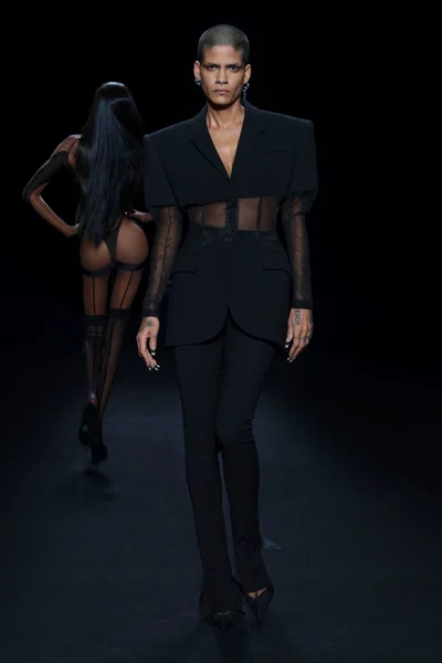 Look 3